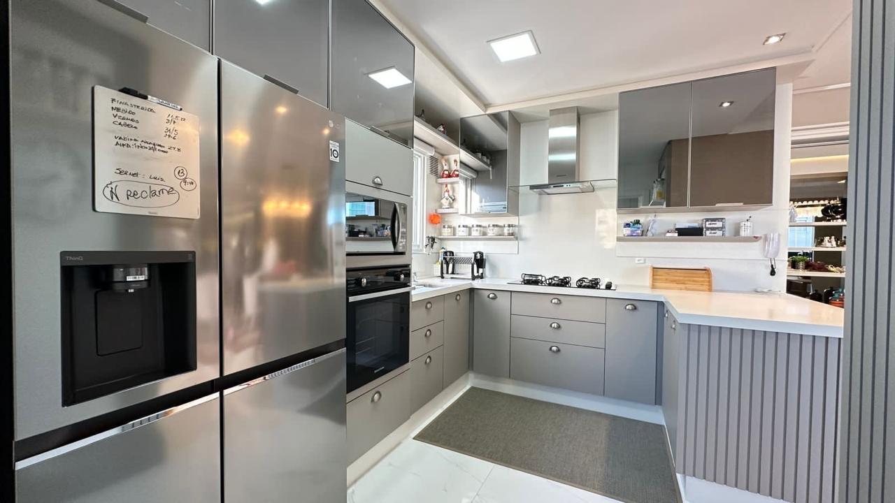 Casa à venda com 4 quartos, 255m² - Meia Praia,Itapema