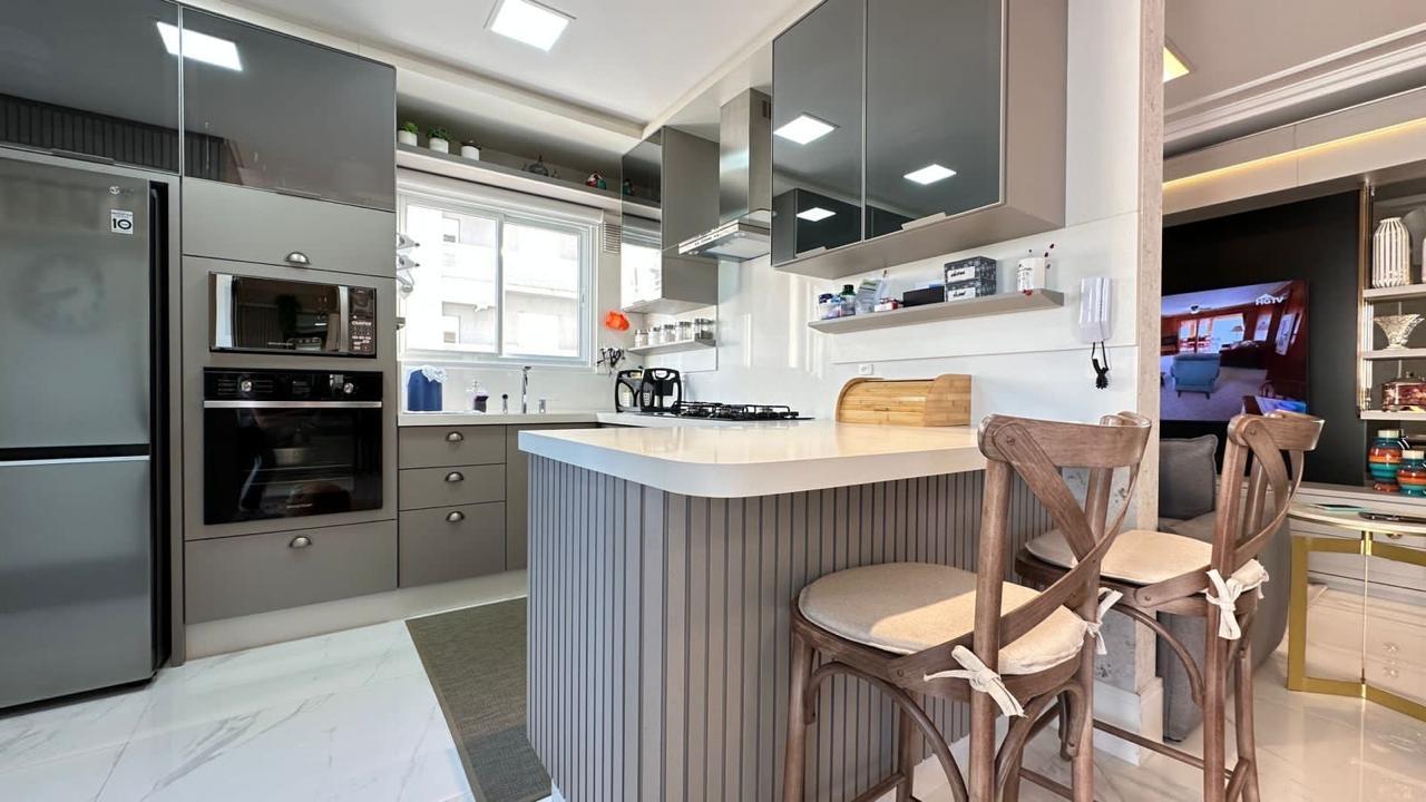 Casa à venda com 4 quartos, 255m² - Meia Praia,Itapema