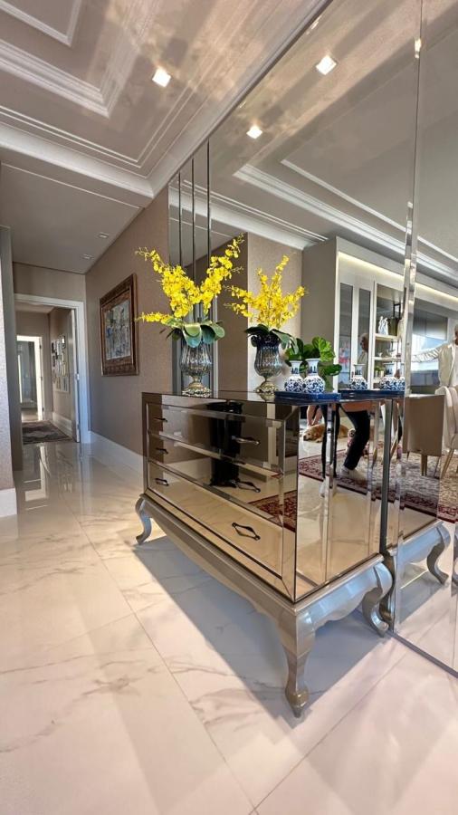 Casa à venda com 4 quartos, 255m² - Meia Praia,Itapema