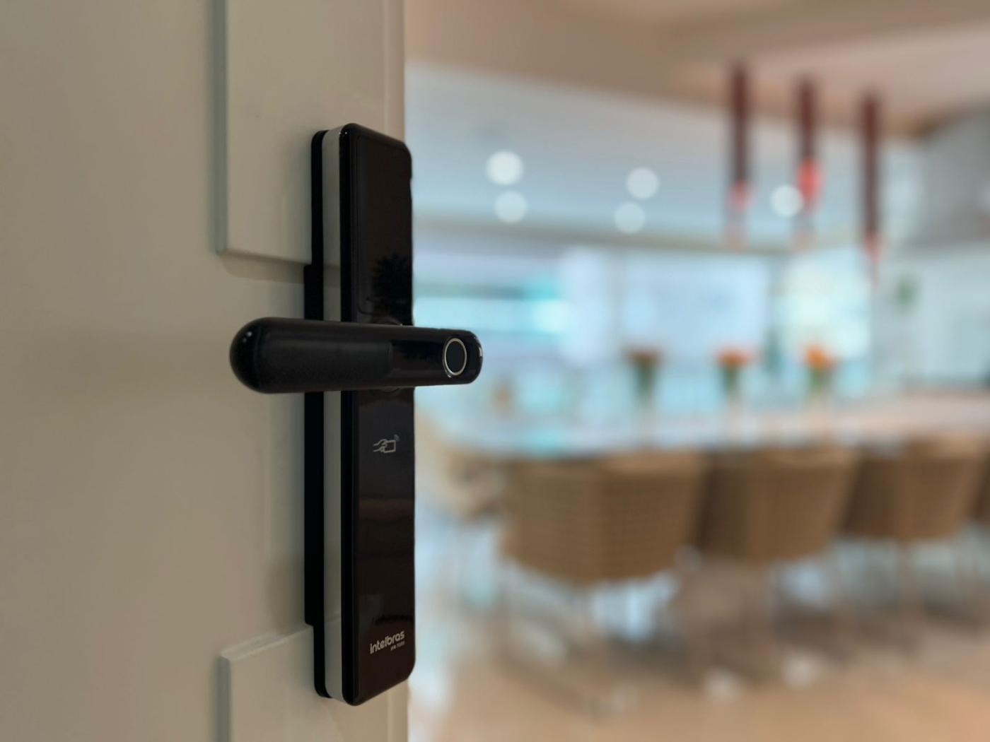  - Apartamento para Venda em Itapema, Meia Praia, 3 dormitórios, 3 suítes, 4 banheiros, 2 vagas