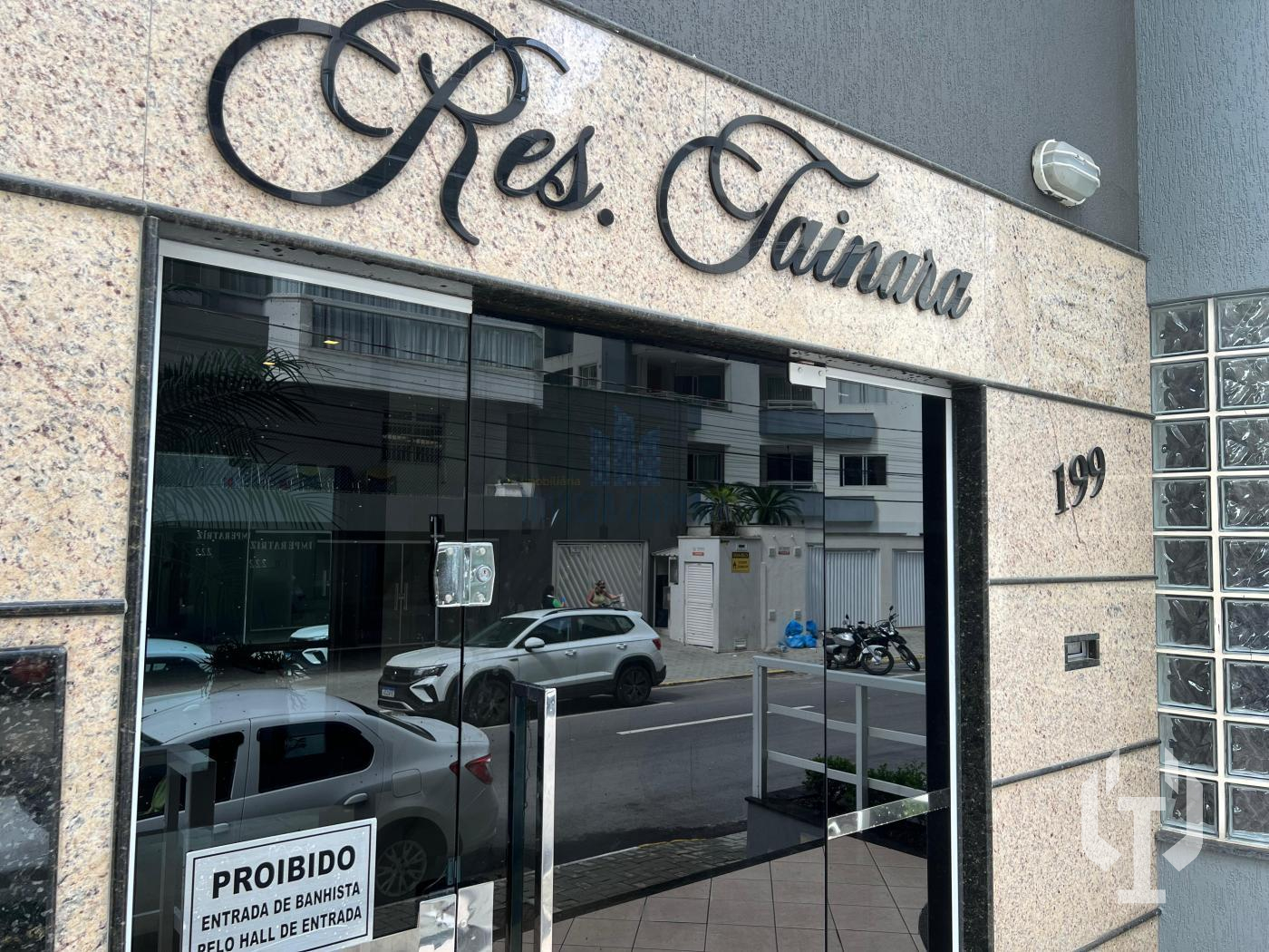  - Apartamento Mobiliado para Venda em Itapema, Meia Praia, 4 dormitórios, 2 suítes, 3 banheiros, 2 vagas