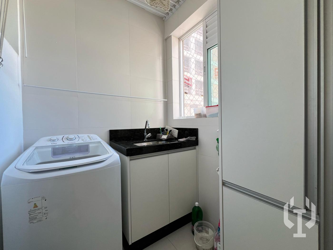  - Apartamento para Venda em Itapema, Centro, 3 dormitórios, 3 suítes, 2 vagas