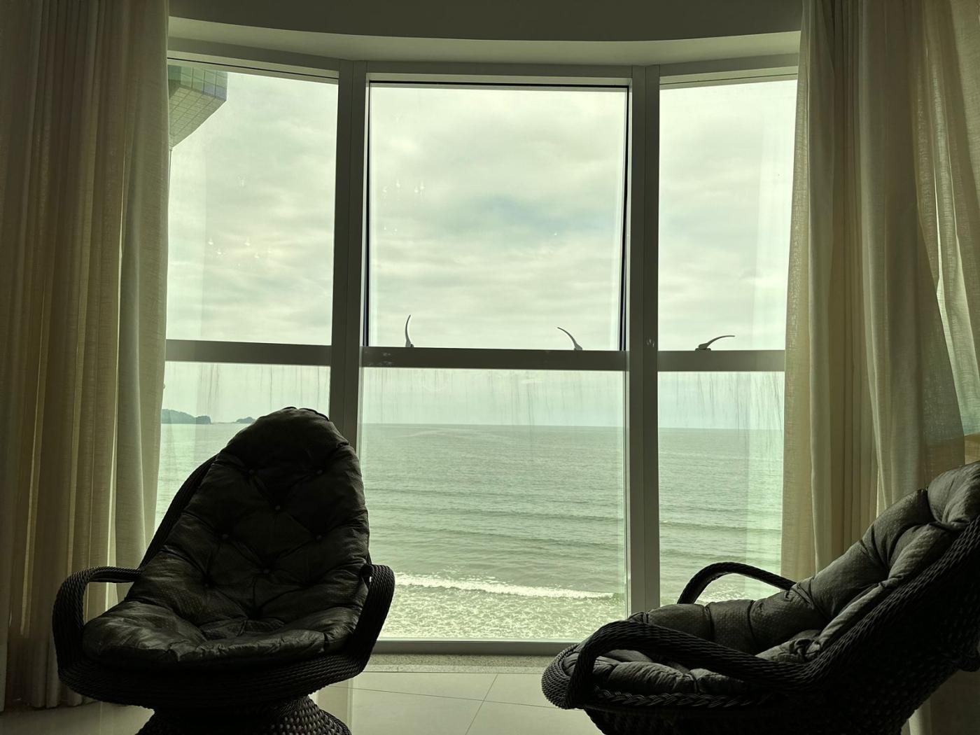 Apartamento à venda com 3 quartos, 182m² - Meia Praia,Itapema