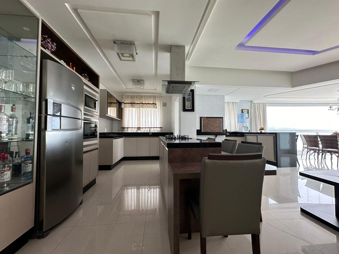 Apartamento à venda com 3 quartos, 182m² - Meia Praia,Itapema