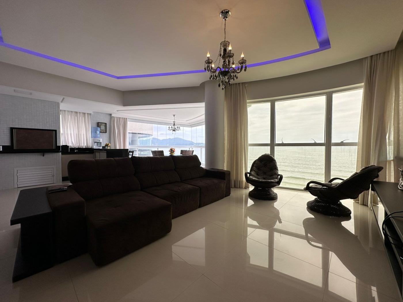  - Apartamento Mobiliado para Venda em Itapema, Meia Praia, 3 dormitórios, 3 suítes, 3 vagas