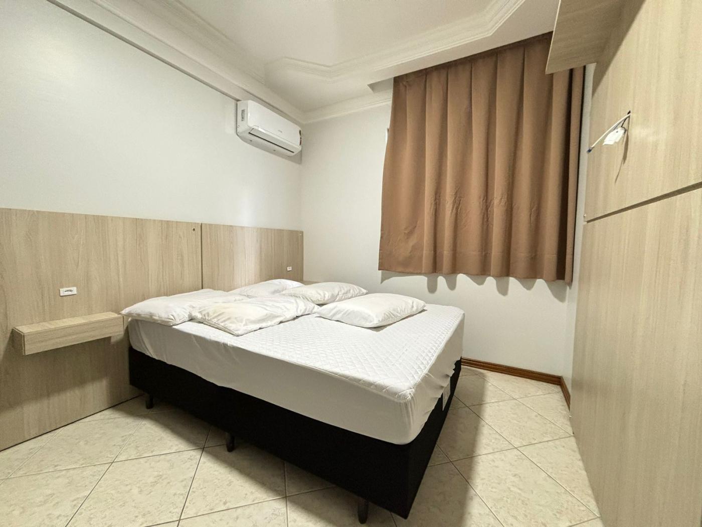  - Apartamento para Venda em Itapema, Meia Praia, 2 dormitórios, 1 suíte, 1 vaga