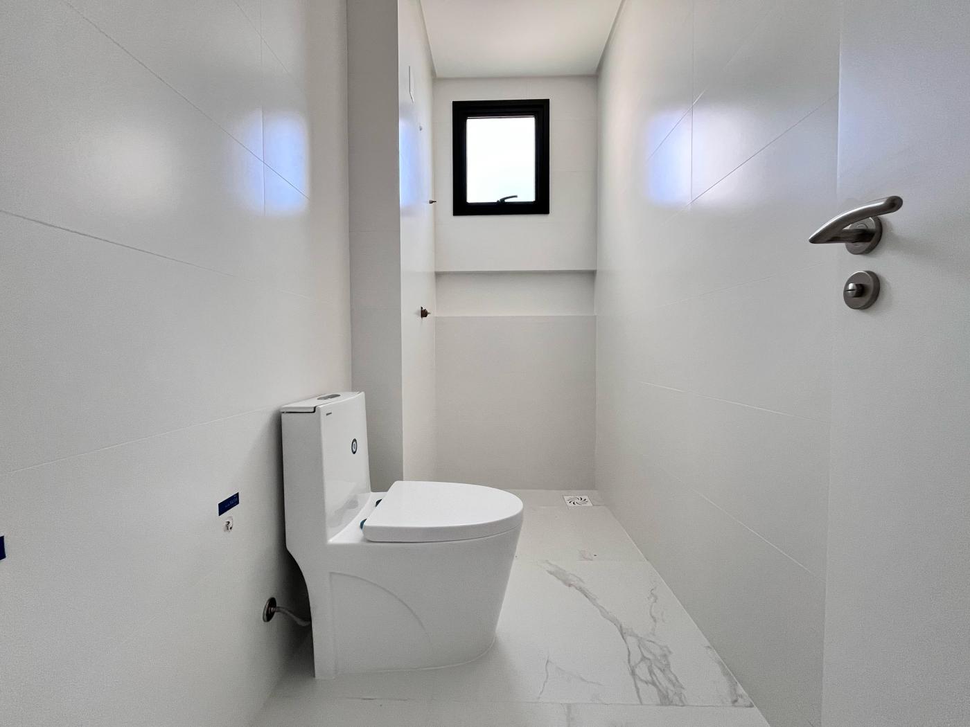  - Apartamento para Venda em Itapema, Meia Praia, 3 dormitórios, 3 suítes, 2 vagas