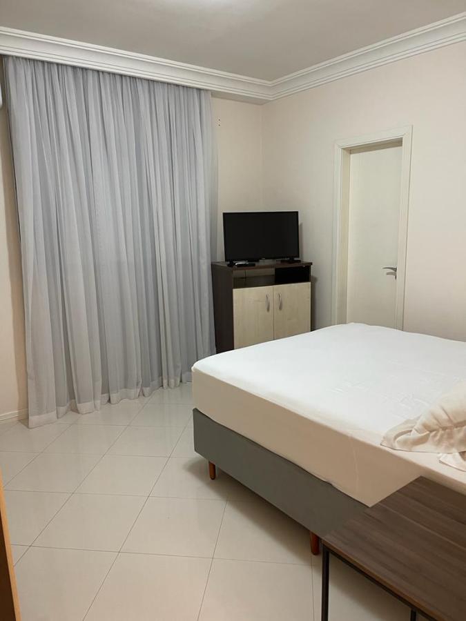  - Apartamento para Venda em Itapema, Meia Praia, 3 dormitórios, 1 suíte, 1 vaga