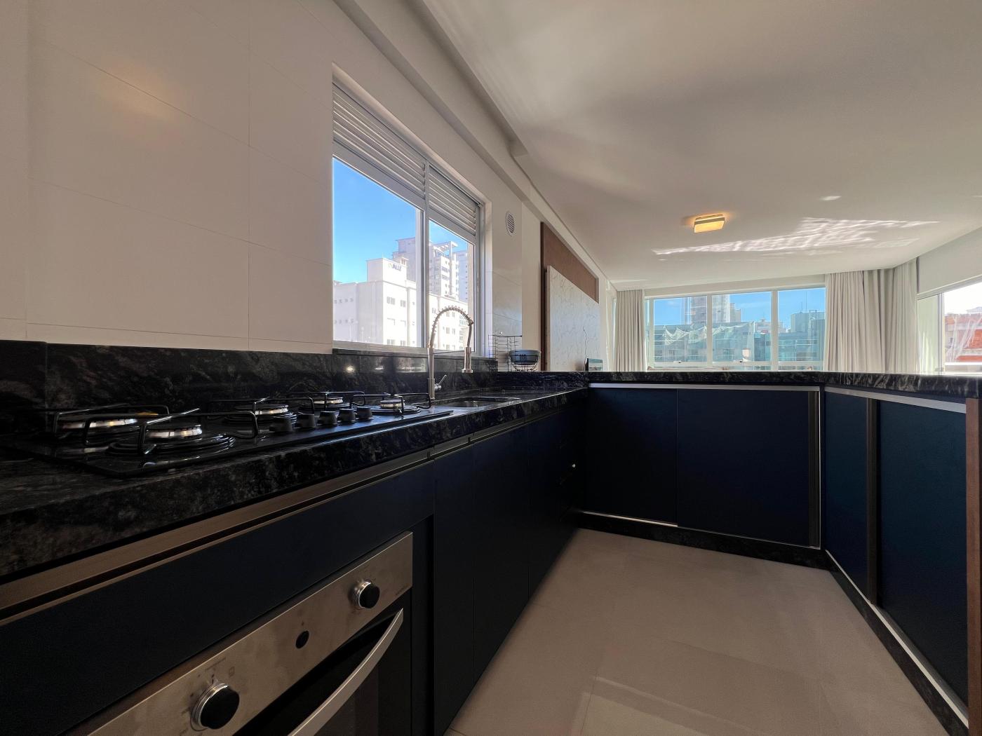 Apartamento à venda com 3 quartos, 120m² - Meia Praia,Itapema