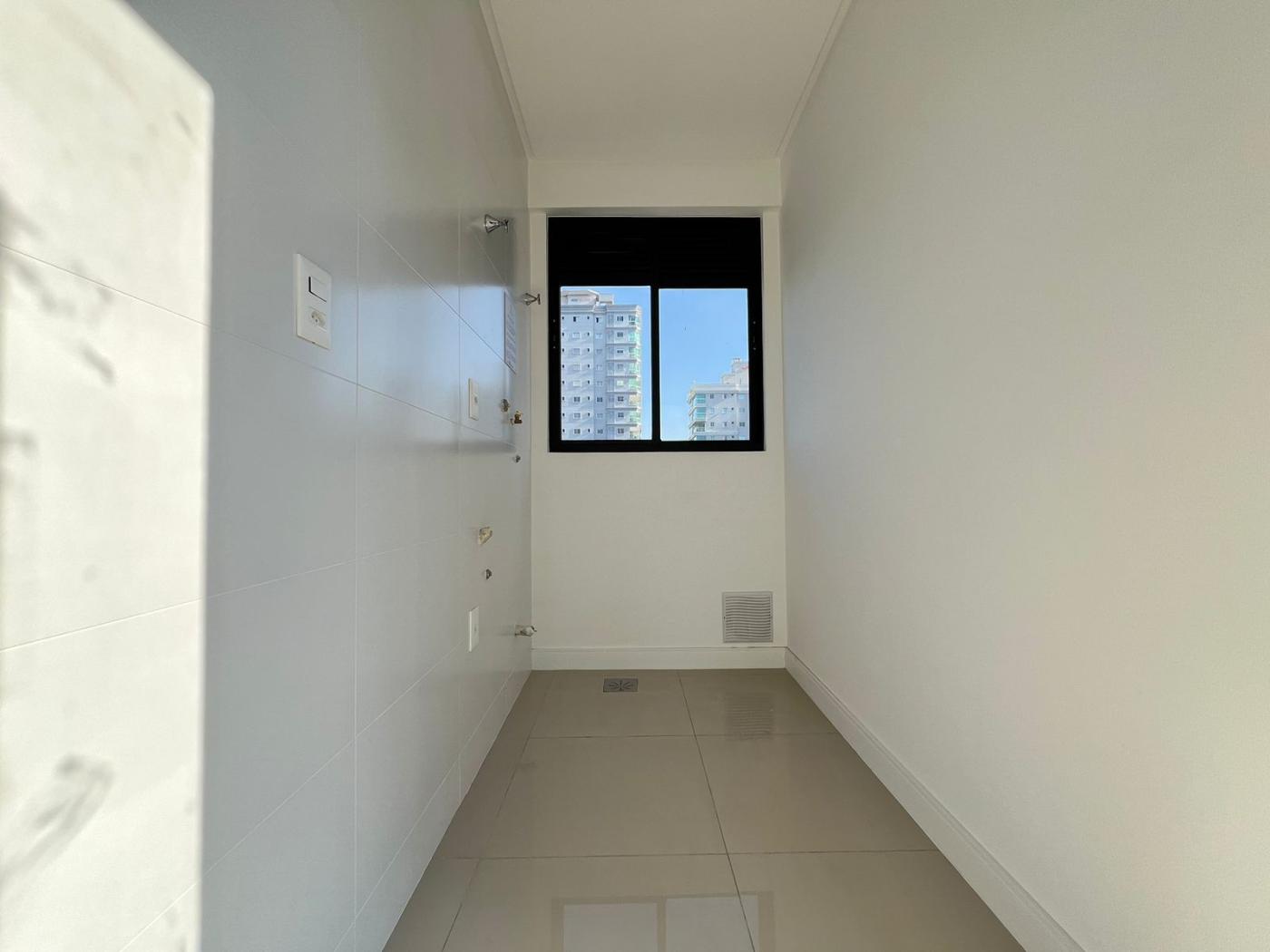 Apartamento para Venda em Itapema, Meia Praia, 3 dormitórios, 3 suítes, 2 vagas - Invicta Itapema - Assessoria Imobiliária