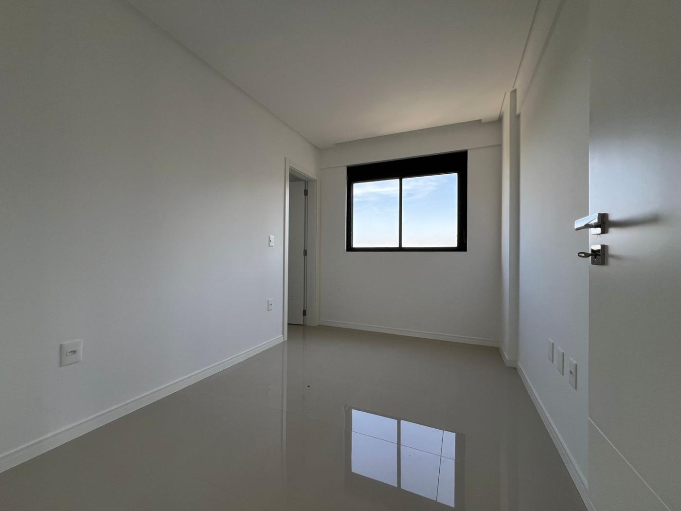  - Apartamento para Venda em Itapema, Meia Praia, 3 dormitórios, 3 suítes, 2 vagas