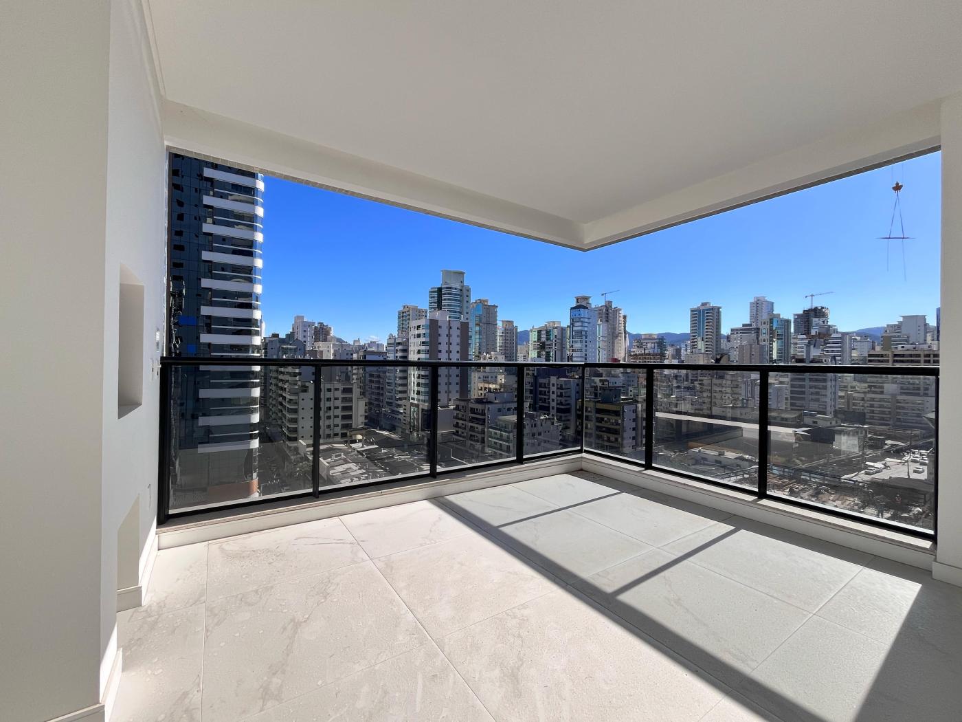 Apartamento à venda com 3 quartos, 153m² - Meia Praia,Itapema