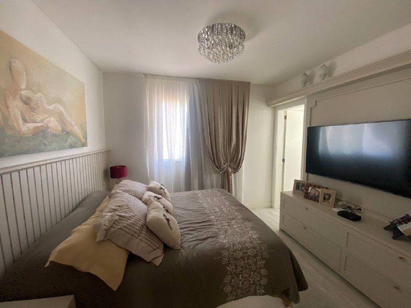 Apartamento à venda com 3 quartos, 130m² - Meia Praia,Itapema