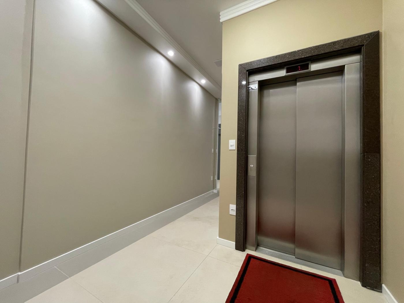  - Apartamento Mobiliado para Venda em Itapema, Meia Praia, 3 dormitórios, 1 suíte, 1 vaga