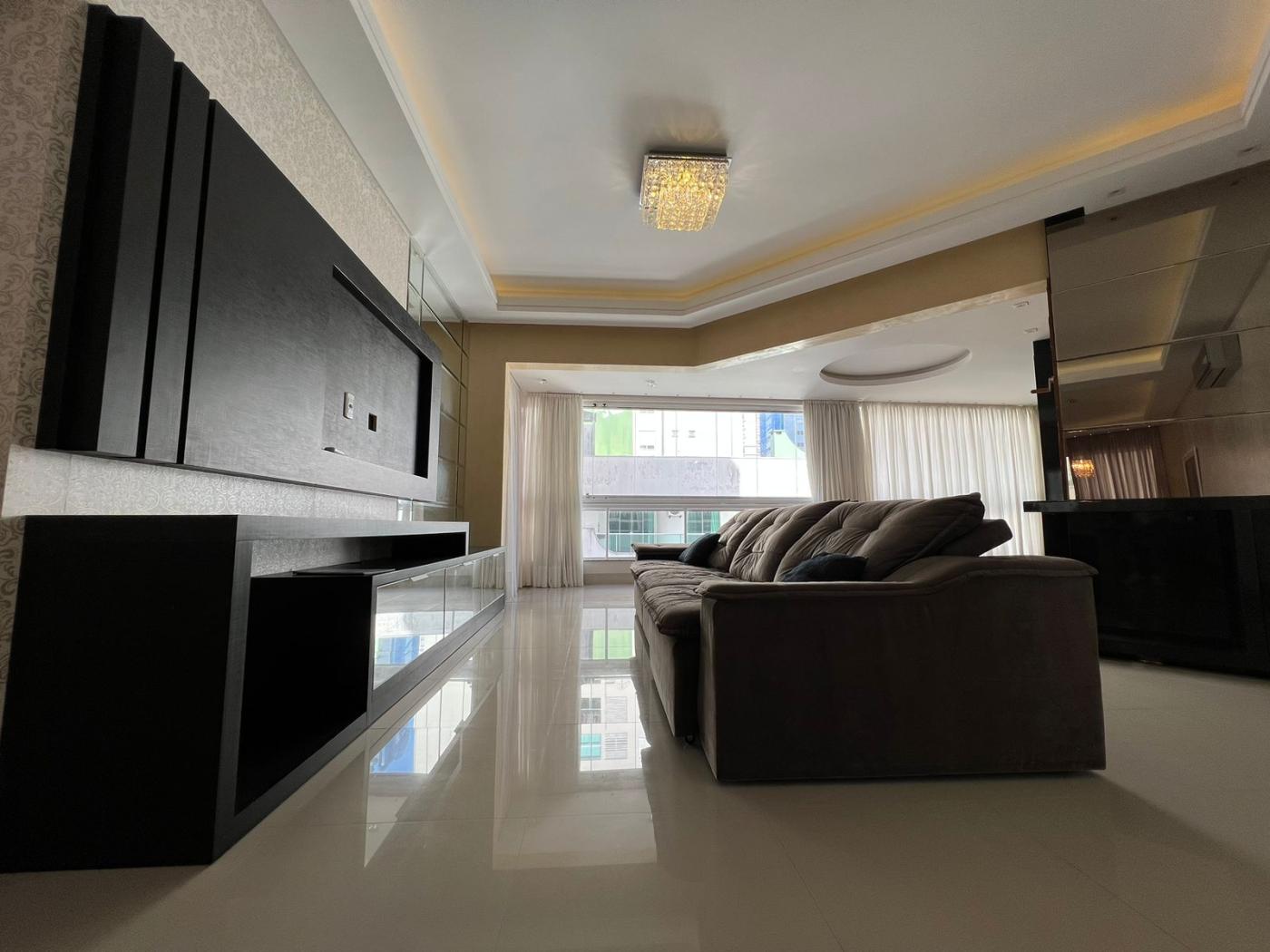 Casa à venda com 3 quartos, 178m² - Meia Praia,Itapema