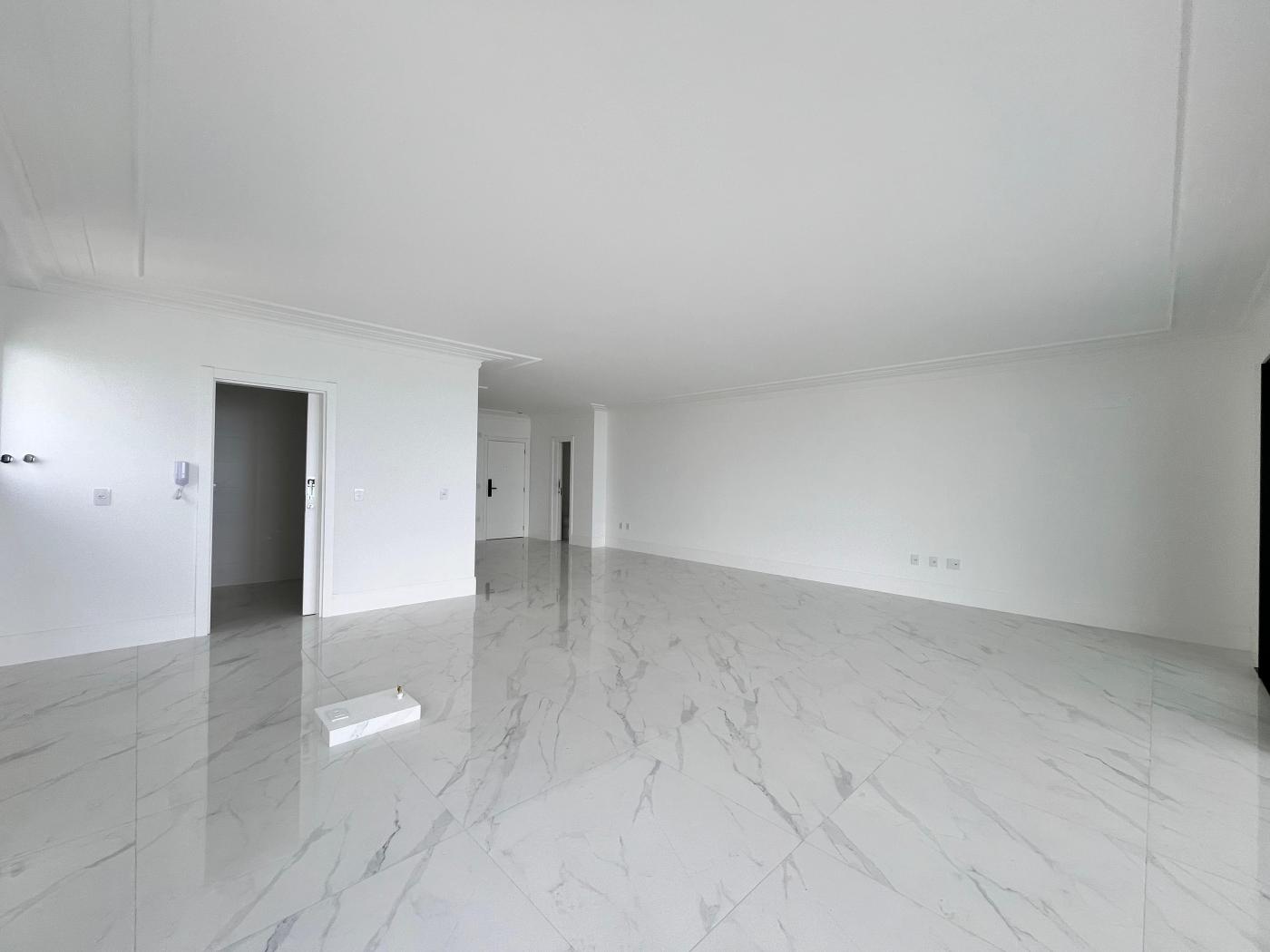  - Apartamento para Venda em Itapema, Meia Praia, 4 dormitórios, 4 suítes, 5 banheiros, 3 vagas