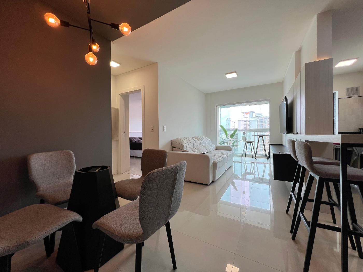  - Apartamento Mobiliado para Venda em Itapema, Meia Praia, 2 dormitórios, 2 suítes, 3 banheiros, 2 vagas