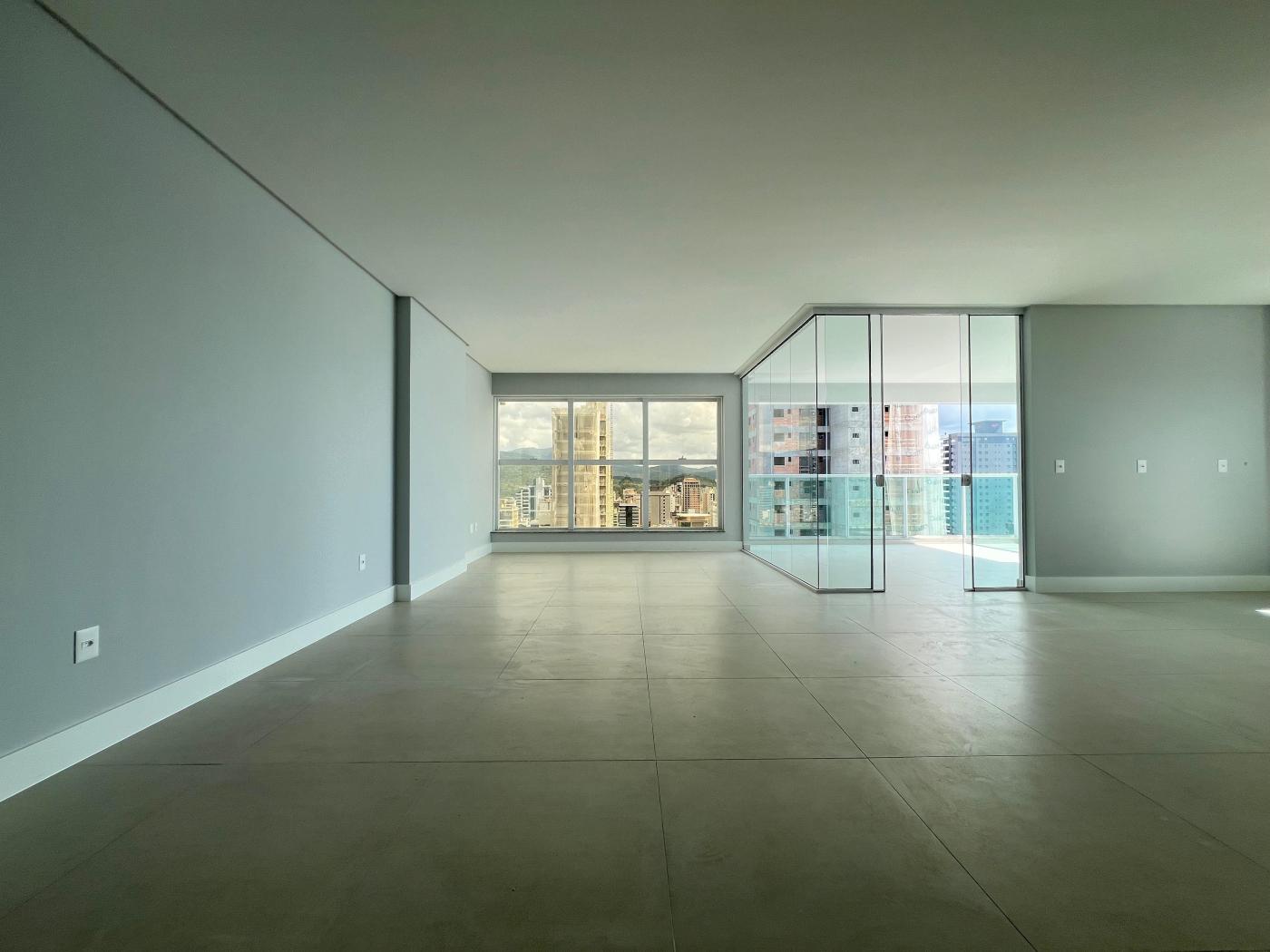 Apartamento à venda com 3 quartos, 160m² - Meia Praia,Itapema