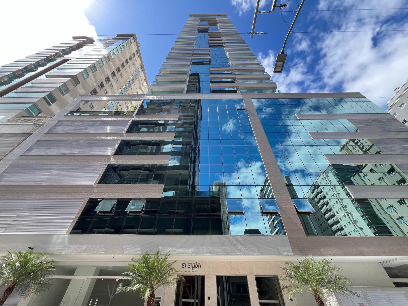 Apartamento à venda com 3 quartos, 160m² - Meia Praia,Itapema