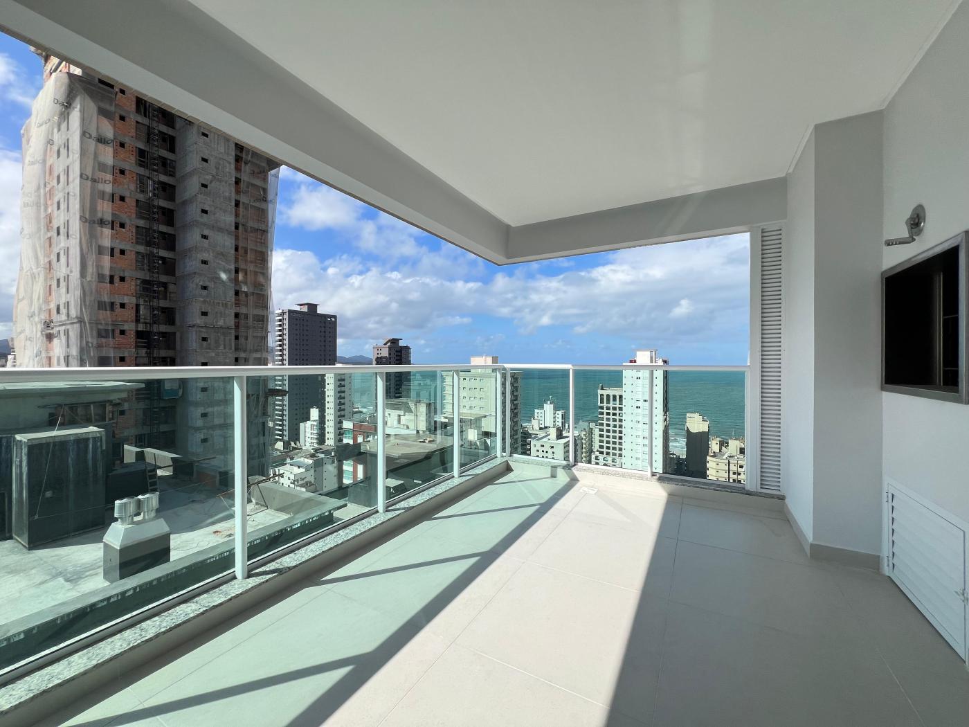  - Apartamento para Venda em Itapema, Meia Praia, 3 dormitórios, 3 suítes, 4 banheiros, 3 vagas