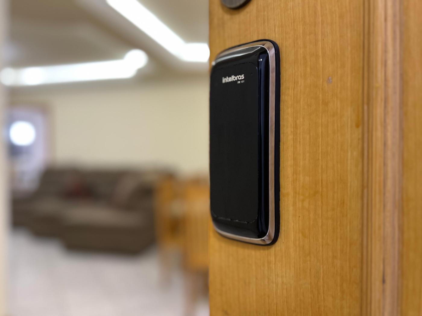  - Apartamento Mobiliado para Venda em Itapema, Meia Praia, 4 dormitórios, 2 suítes, 3 banheiros, 2 vagas