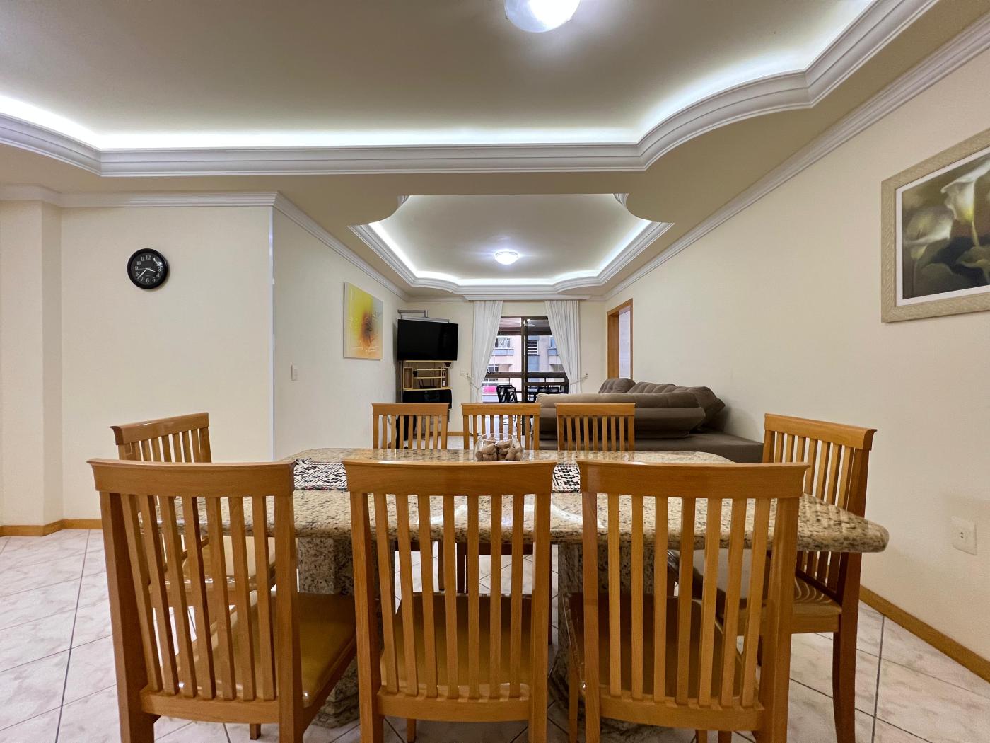  - Apartamento Mobiliado para Venda em Itapema, Meia Praia, 4 dormitórios, 2 suítes, 3 banheiros, 2 vagas