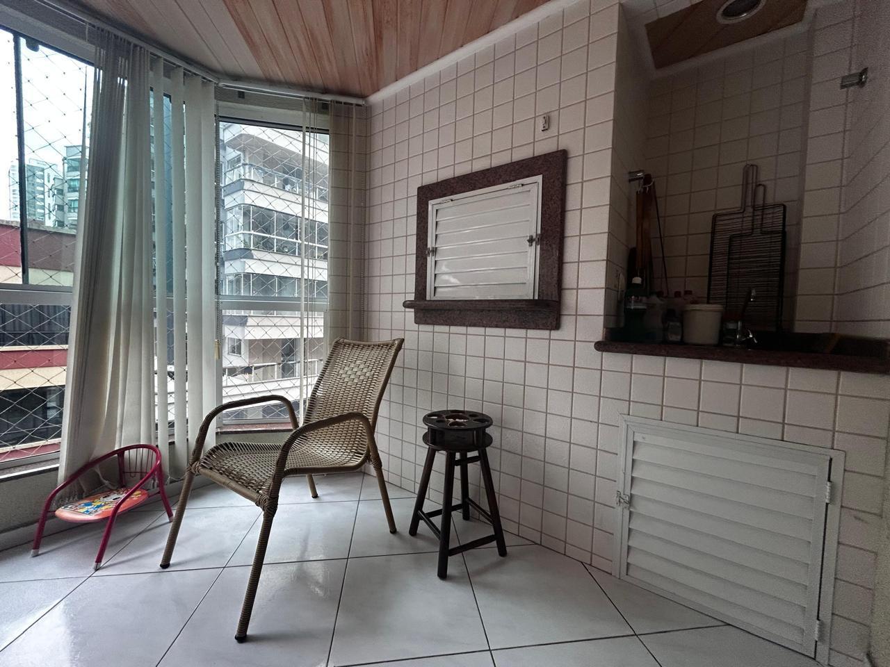 Apartamento à venda com 3 quartos, 108m² - Meia Praia,Itapema