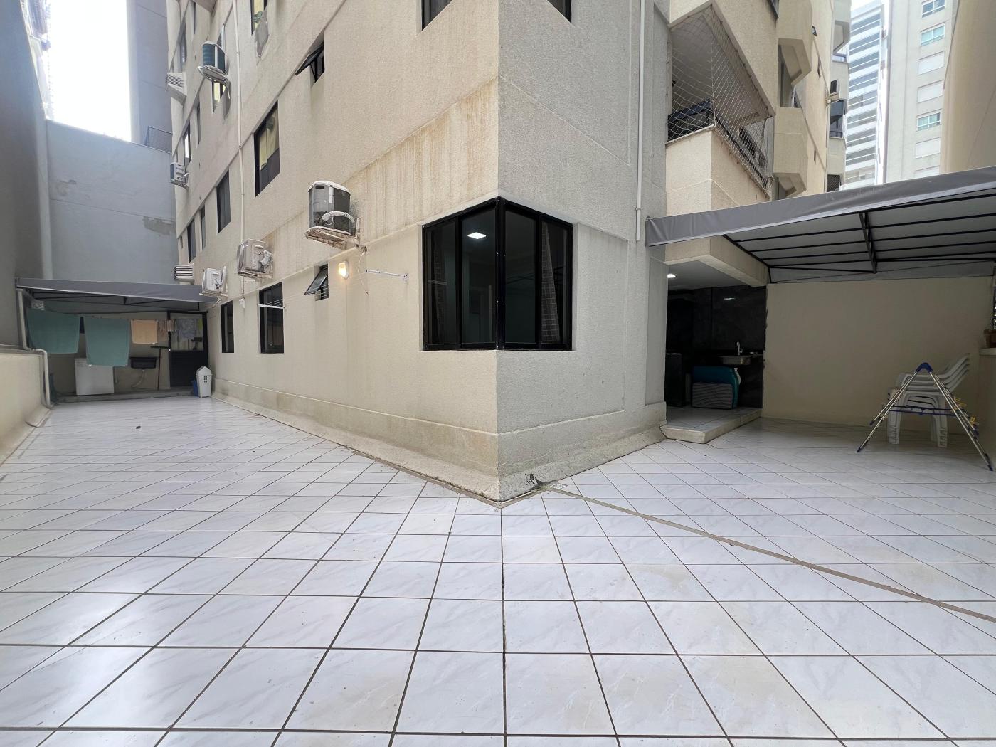  - Apartamento Mobiliado para Venda em Itapema, Meia Praia, 3 dormitórios, 1 suíte, 2 banheiros, 1 vaga