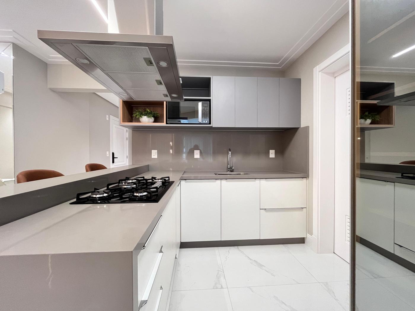 Apartamento à venda com 3 quartos, 129m² - Meia Praia,Itapema