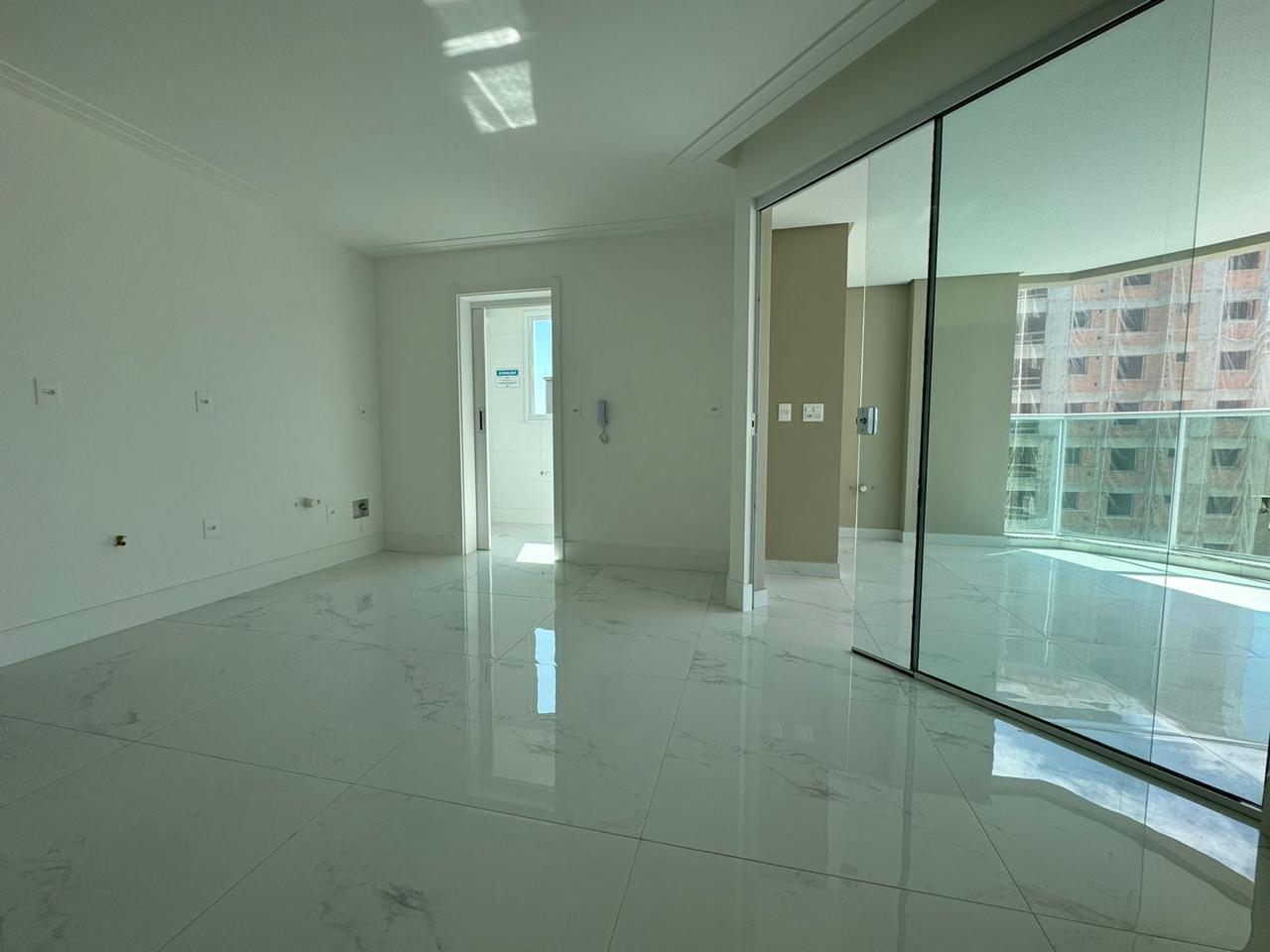Apartamento à venda com 3 quartos, 129m² - Meia Praia,Itapema