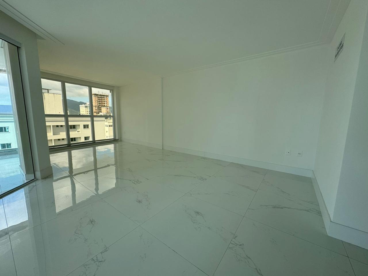 Apartamento à venda com 3 quartos, 129m² - Meia Praia,Itapema