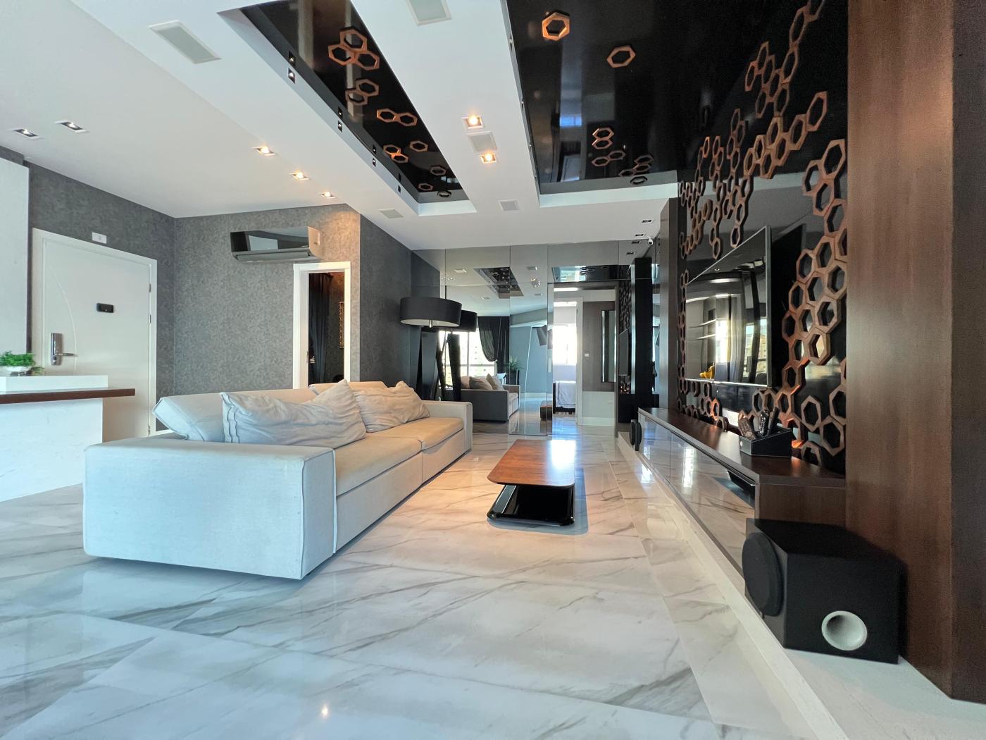  - Alto Padrão para Venda em Itapema, Meia Praia, 4 dormitórios, 4 suítes, 5 banheiros, 4 vagas