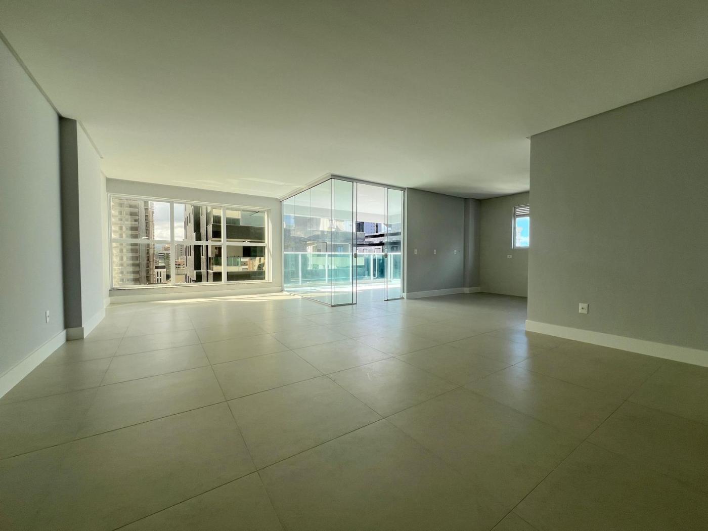 Apartamento à venda com 3 quartos, 160m² - Meia Praia,Itapema