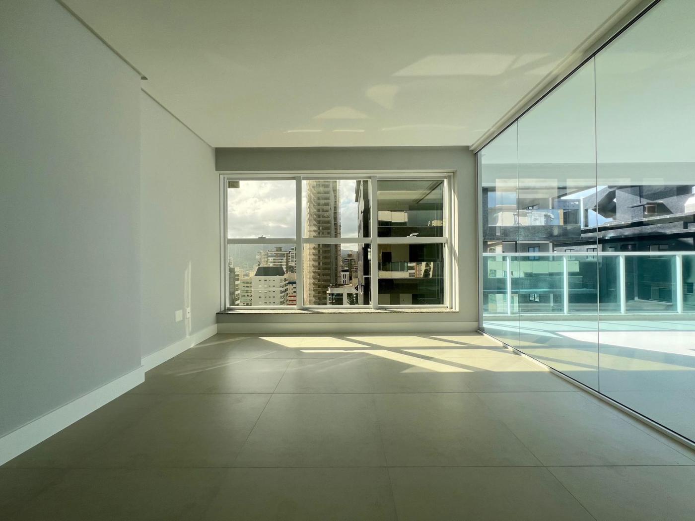 Apartamento à venda com 3 quartos, 160m² - Meia Praia,Itapema