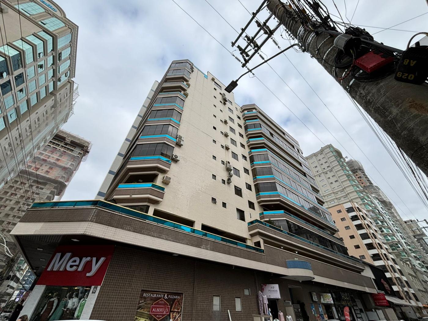 Apartamento à venda com 3 quartos, 172m² - Meia Praia,Itapema