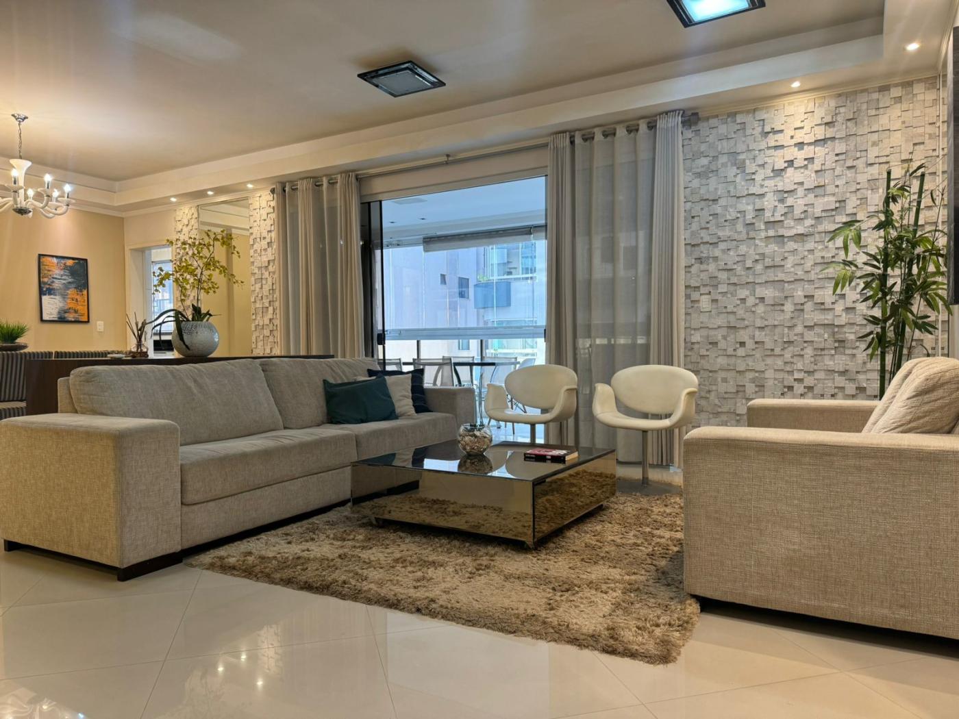  - Apartamento para Venda em Itapema, Meia Praia, 4 dormitórios, 4 suítes, 4 banheiros, 2 vagas