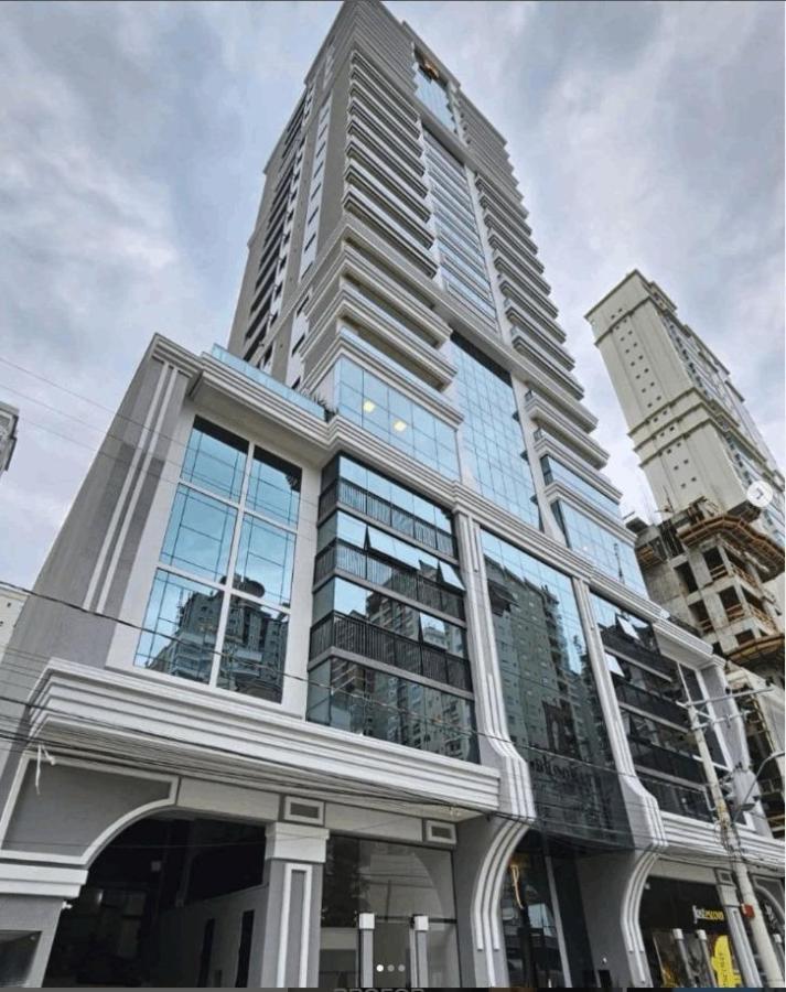 Apartamento à venda com 3 quartos, 128m² - Meia Praia,Itapema