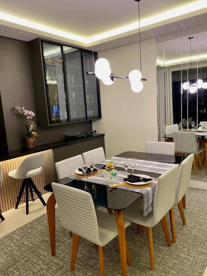  - Apartamento para Venda em Itapema, Meia Praia, 3 dormitórios, 3 suítes, 4 banheiros, 2 vagas