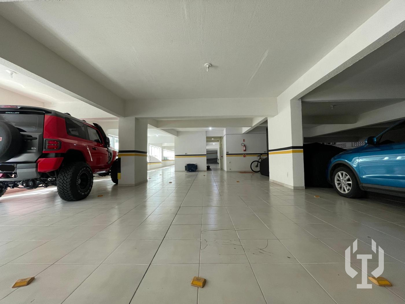  - Apartamento para Venda em Itapema, Meia Praia, 4 dormitórios, 4 suítes, 5 banheiros, 2 vagas