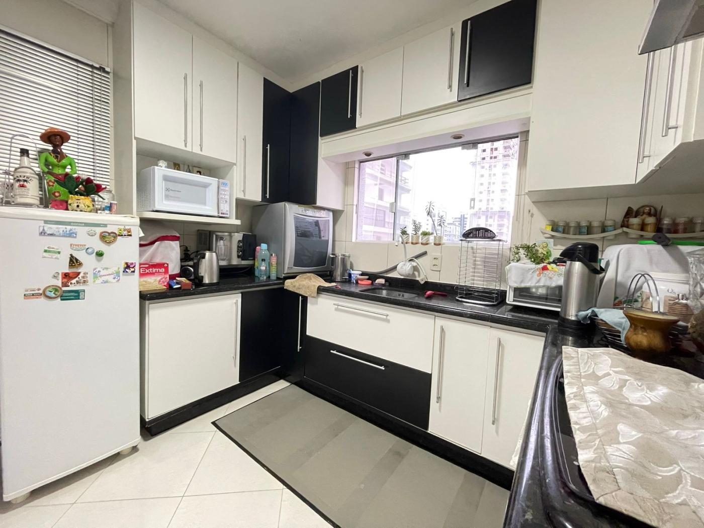  - Apartamento para Venda em Itapema, Meia Praia, 3 dormitórios, 2 suítes, 3 banheiros