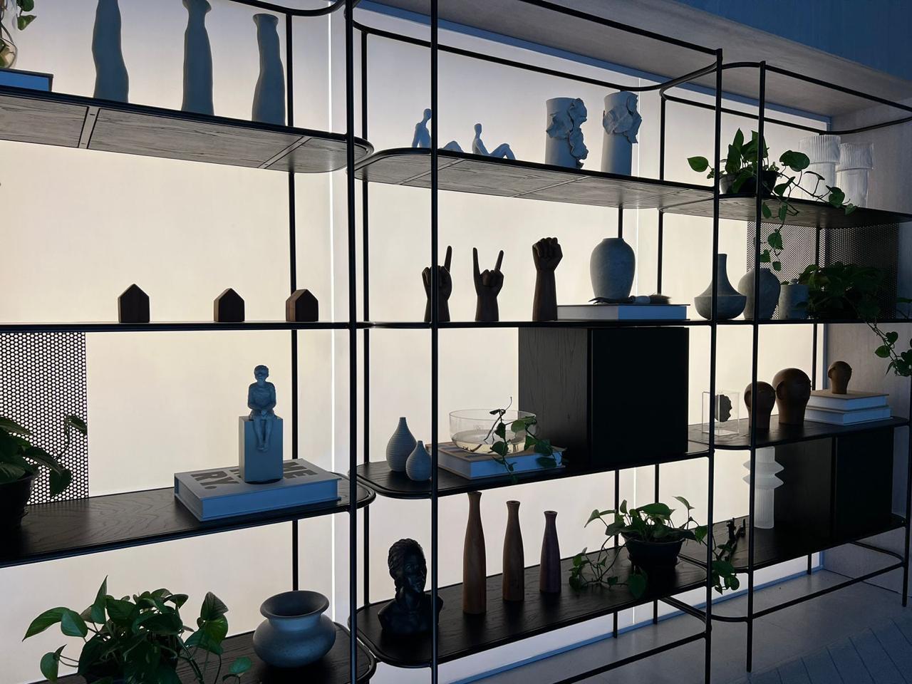  - Apartamento Mobiliado para Venda em Itapema, Meia Praia, 3 dormitórios, 3 suítes, 4 banheiros, 3 vagas