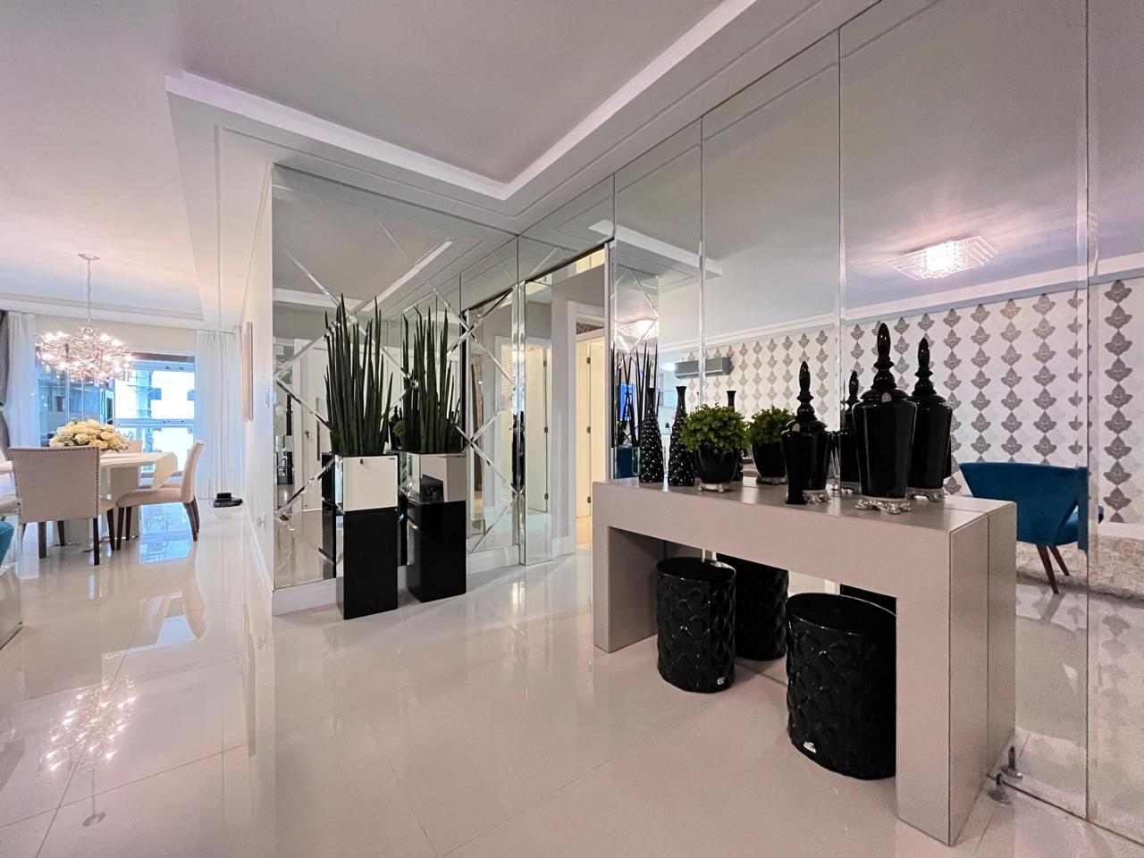  - Apartamento para Venda em Itapema, Meia Praia, 3 dormitórios, 3 suítes, 4 banheiros, 2 vagas