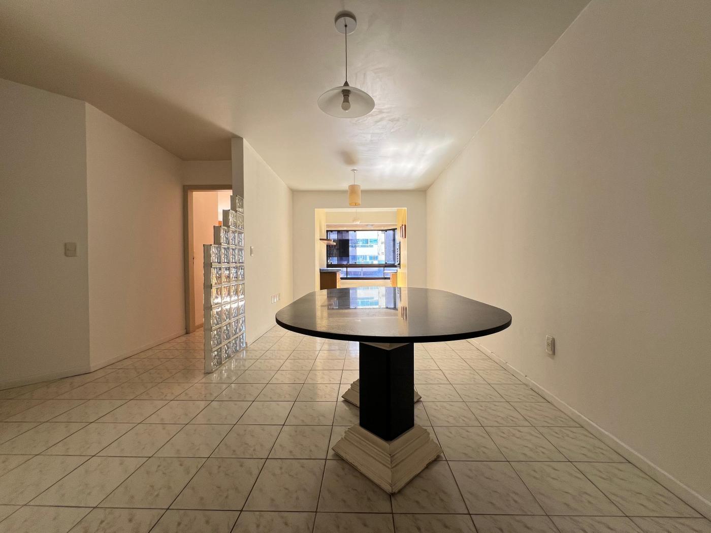 Apartamento à venda com 3 quartos, 110m² - Meia Praia,Itapema