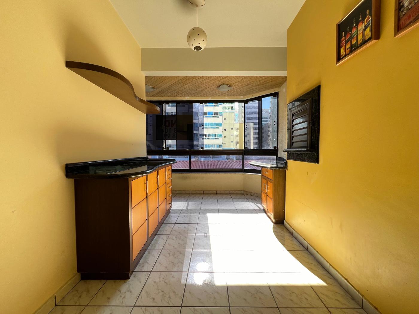  - Apartamento para Venda em Itapema, Meia Praia, 3 dormitórios