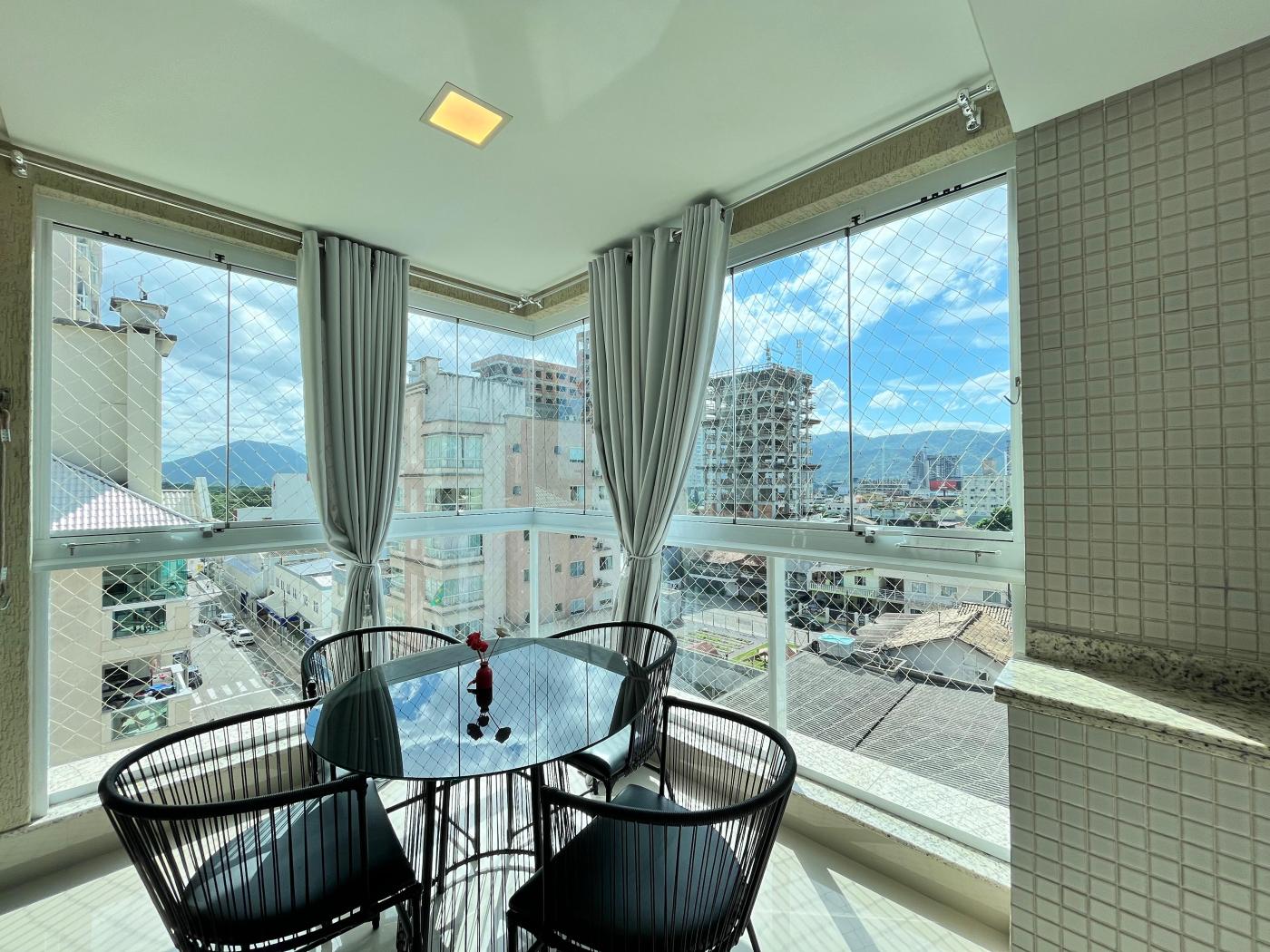  - Apartamento para Venda em Itapema, Meia Praia, 2 dormitórios, 2 suítes, 3 banheiros, 2 vagas