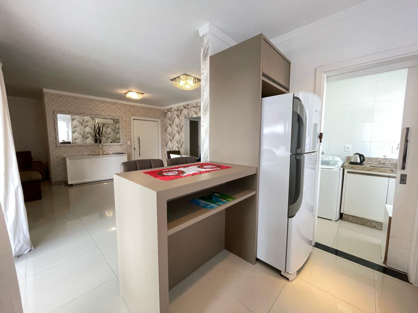  - Apartamento para Venda em Itapema, Meia Praia, 3 dormitórios, 3 suítes, 4 banheiros, 2 vagas