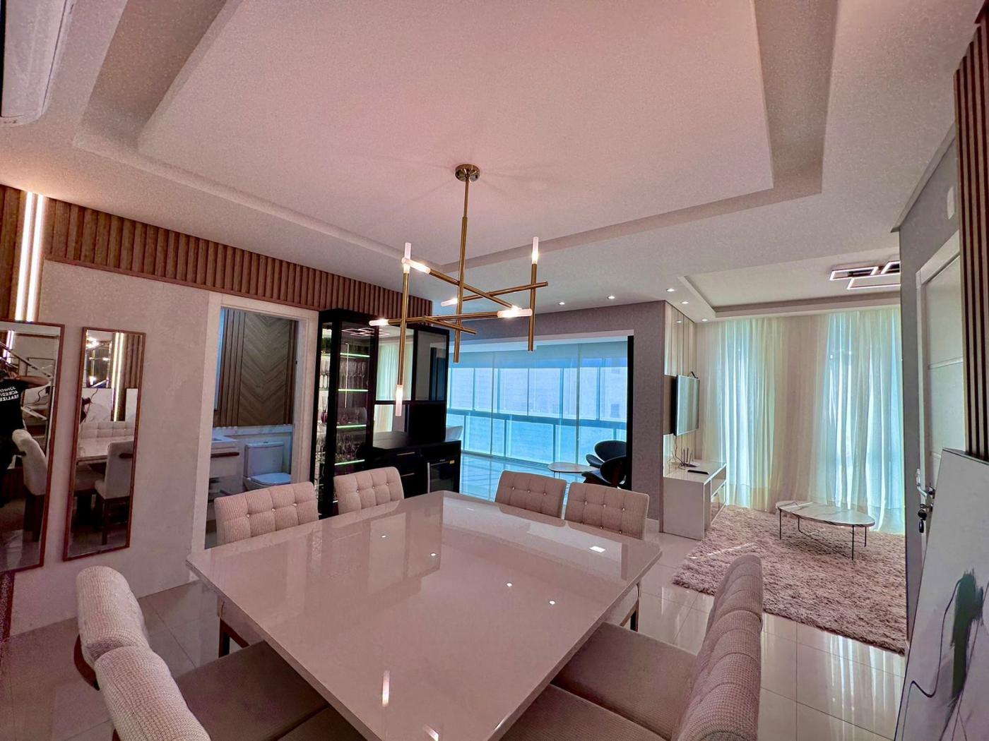 Apartamento para Venda em Itapema, Meia Praia, 3 suítes, em 60x para pagar - Invicta Itapema - Assessoria Imobiliária