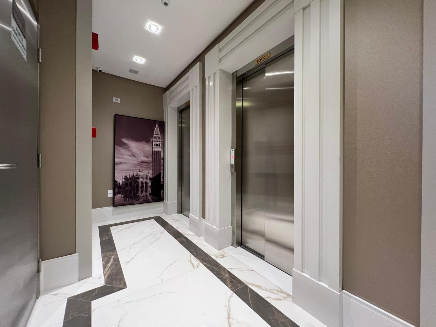  - Apartamento para Venda em Itapema, Meia Praia, 3 dormitórios, 3 suítes, 4 banheiros, 2 vagas