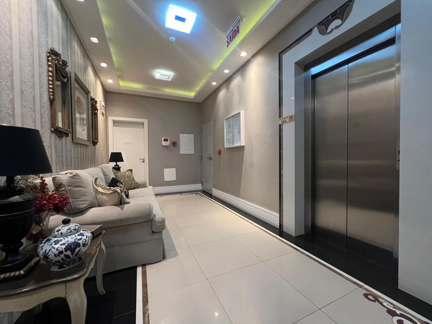  - Apartamento para Venda em Itapema, Meia Praia, 4 dormitórios, 4 suítes, 5 banheiros, 4 vagas