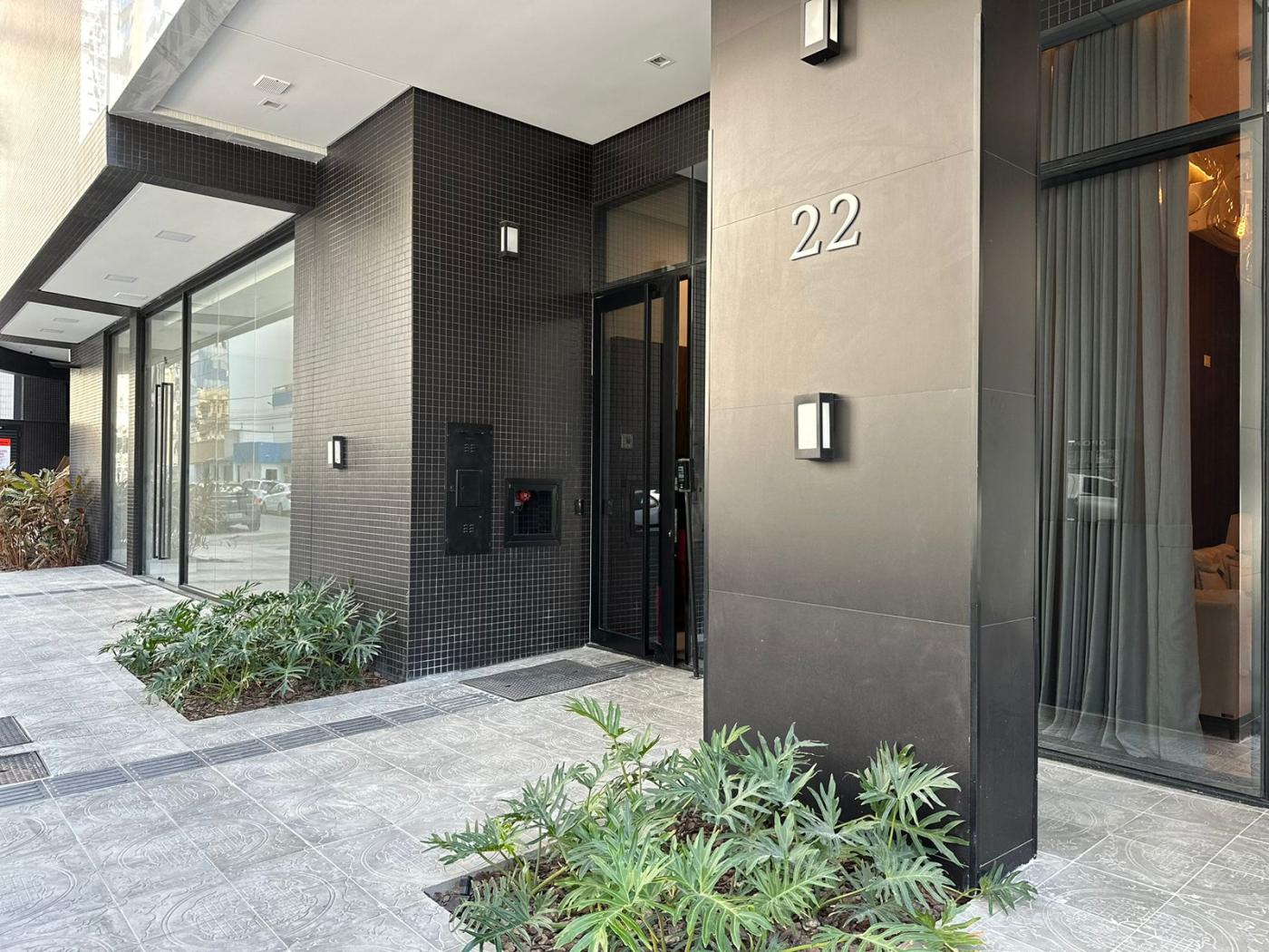  - Apartamento para Venda em Itajaí, Meia Praia, 4 dormitórios, 4 suítes, 5 banheiros, 3 vagas